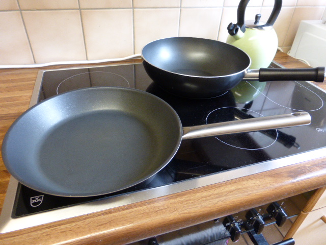 how to clean carbon steel pan